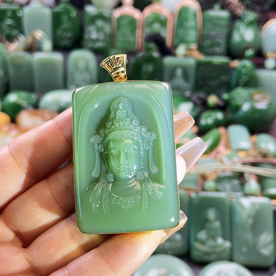 和田玉挂件18K金镶嵌乐*彪