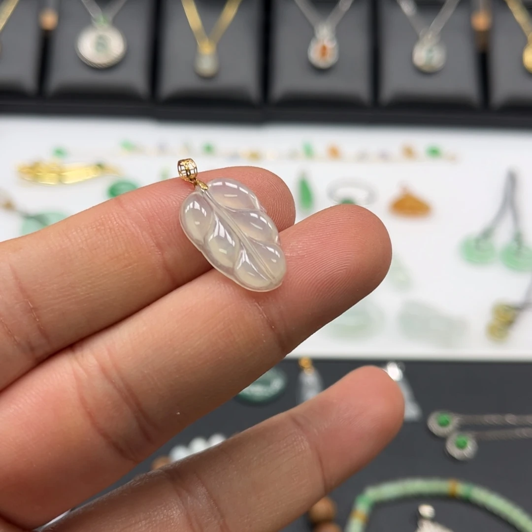 翡翠18K金镶嵌颈饰福利