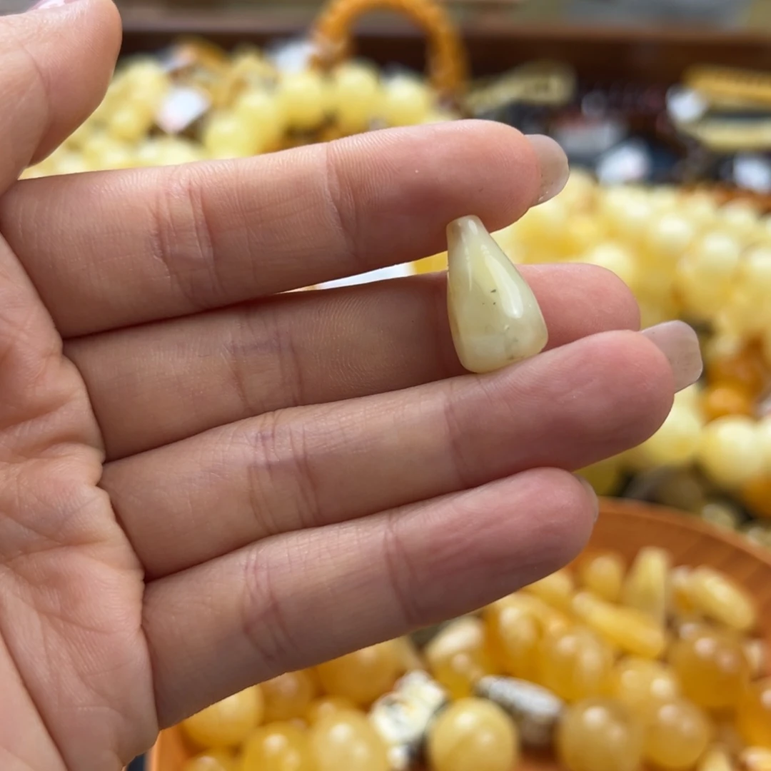 未镶嵌琥珀珠宝奇石