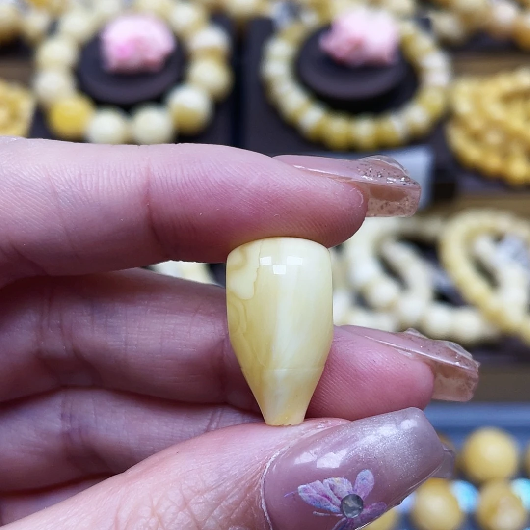 琥珀珠宝奇石未镶嵌11.7×21.1mm微瑕