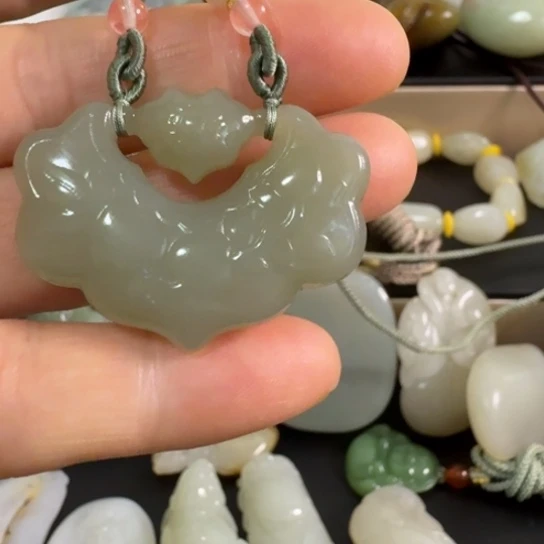 和田玉（糖玉）未镶嵌颈饰