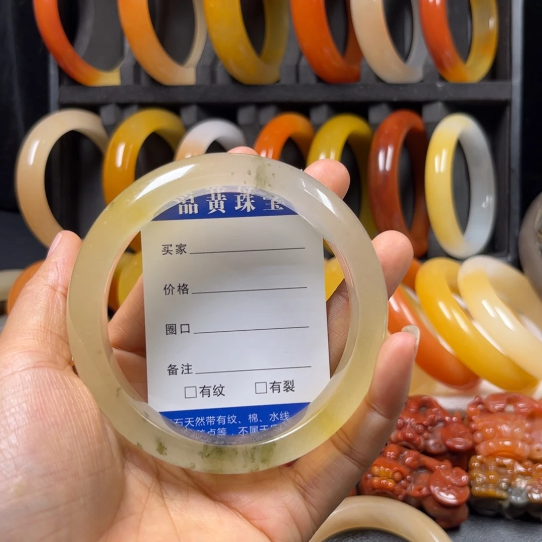 往***生石英质玉（黄龙玉）未镶嵌颈饰手镯64