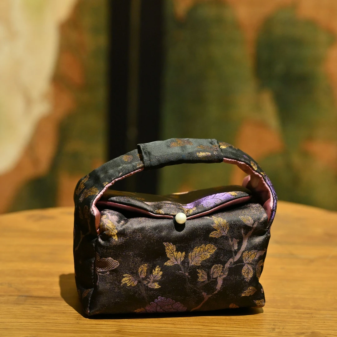 MG0006 妙高 妙韵包-蝶绕花枝深紫色