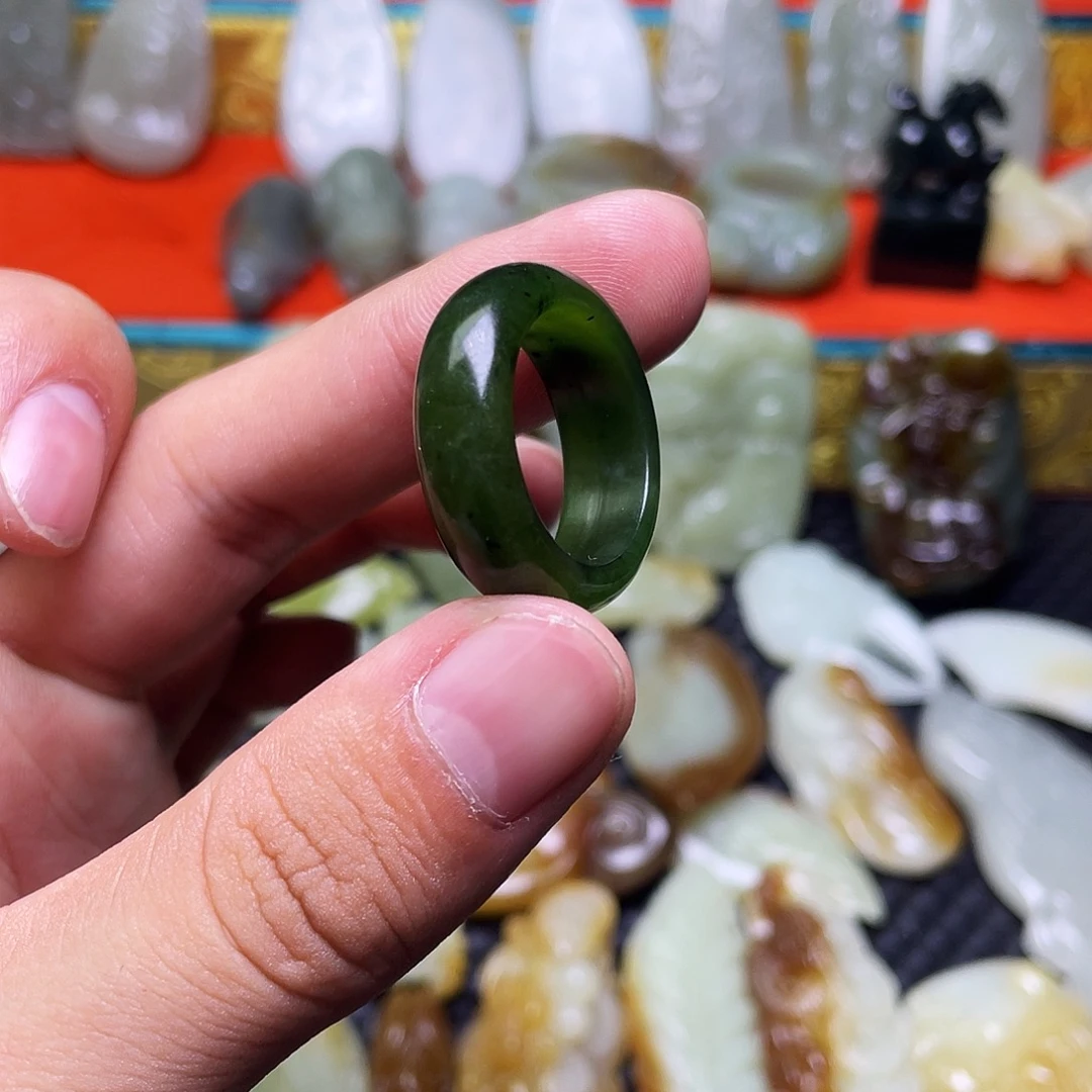 旭***九和田玉未镶嵌颈饰