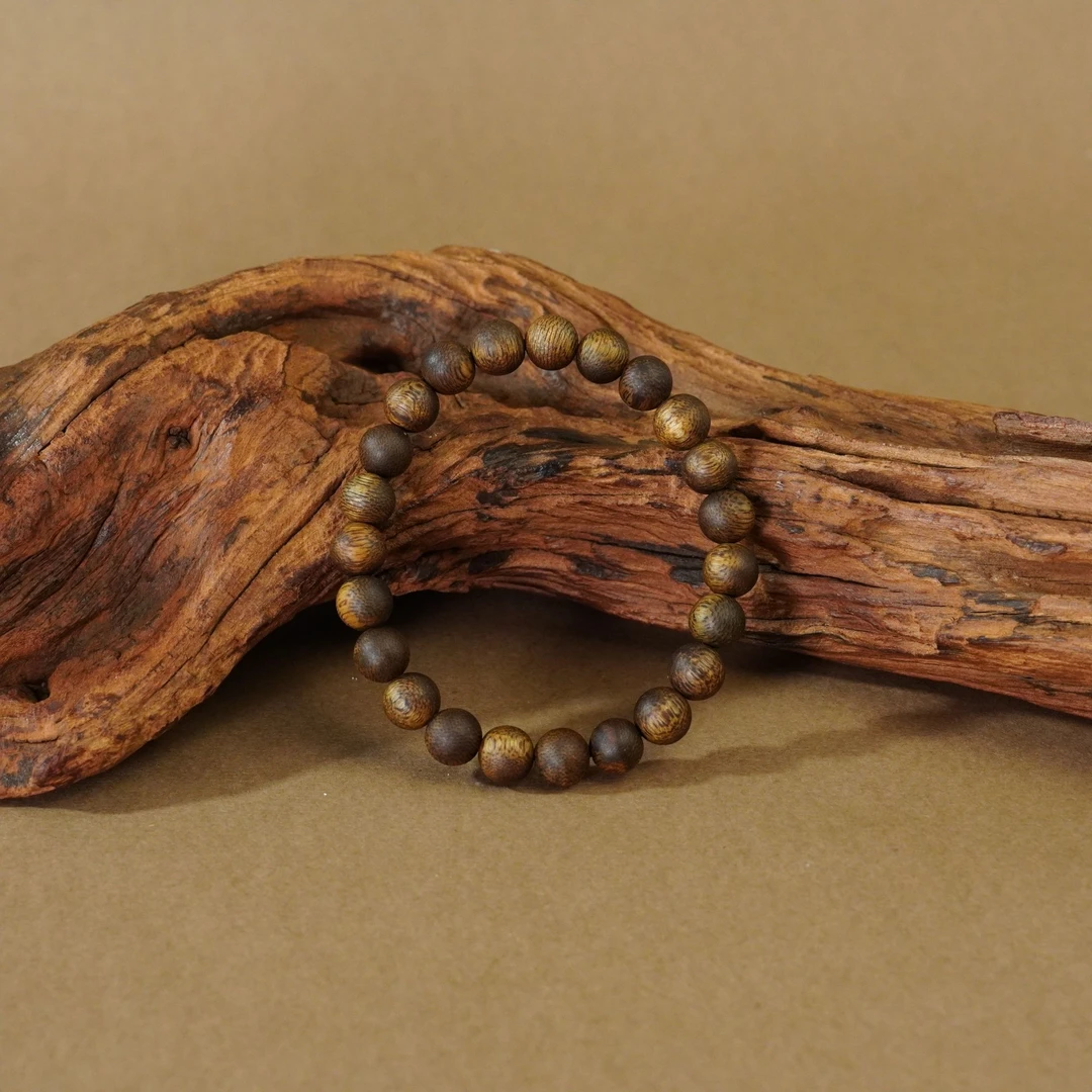 沉香莺歌绿奇楠8mm圆珠单圈手串赠送配饰