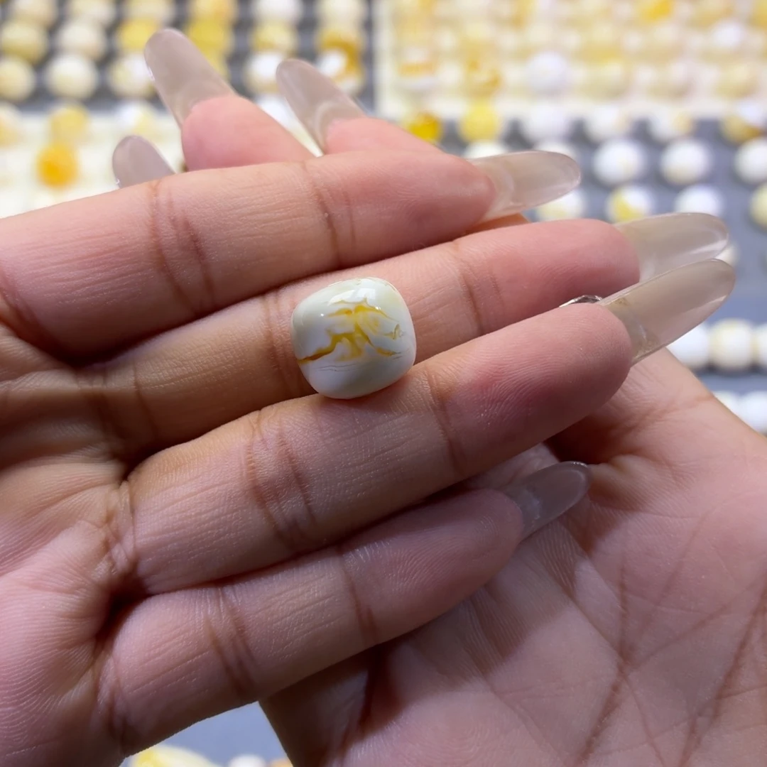 唱***家琥珀未镶嵌珠宝奇石