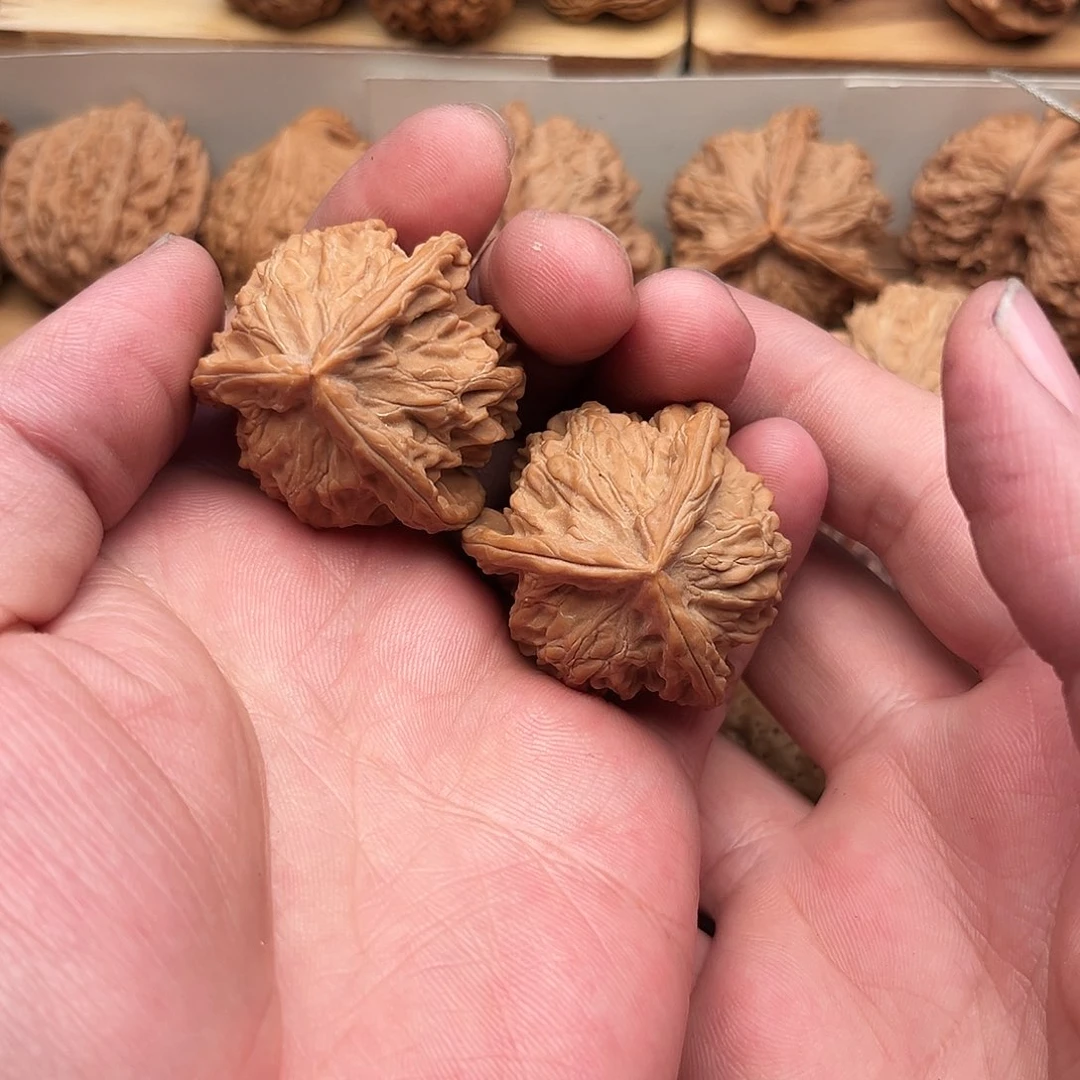 吉***林文玩核桃吊坠三愣