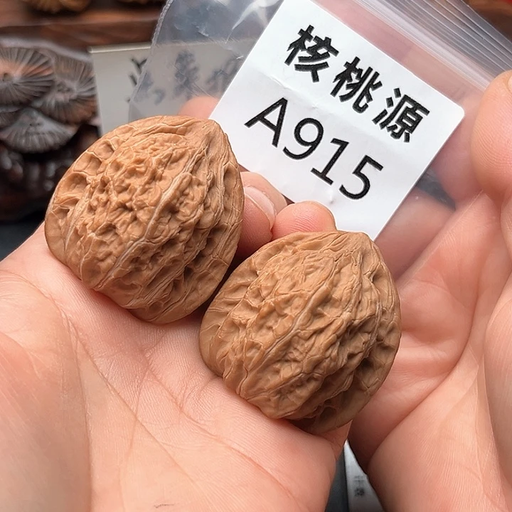 文玩核桃吊坠僧帽38