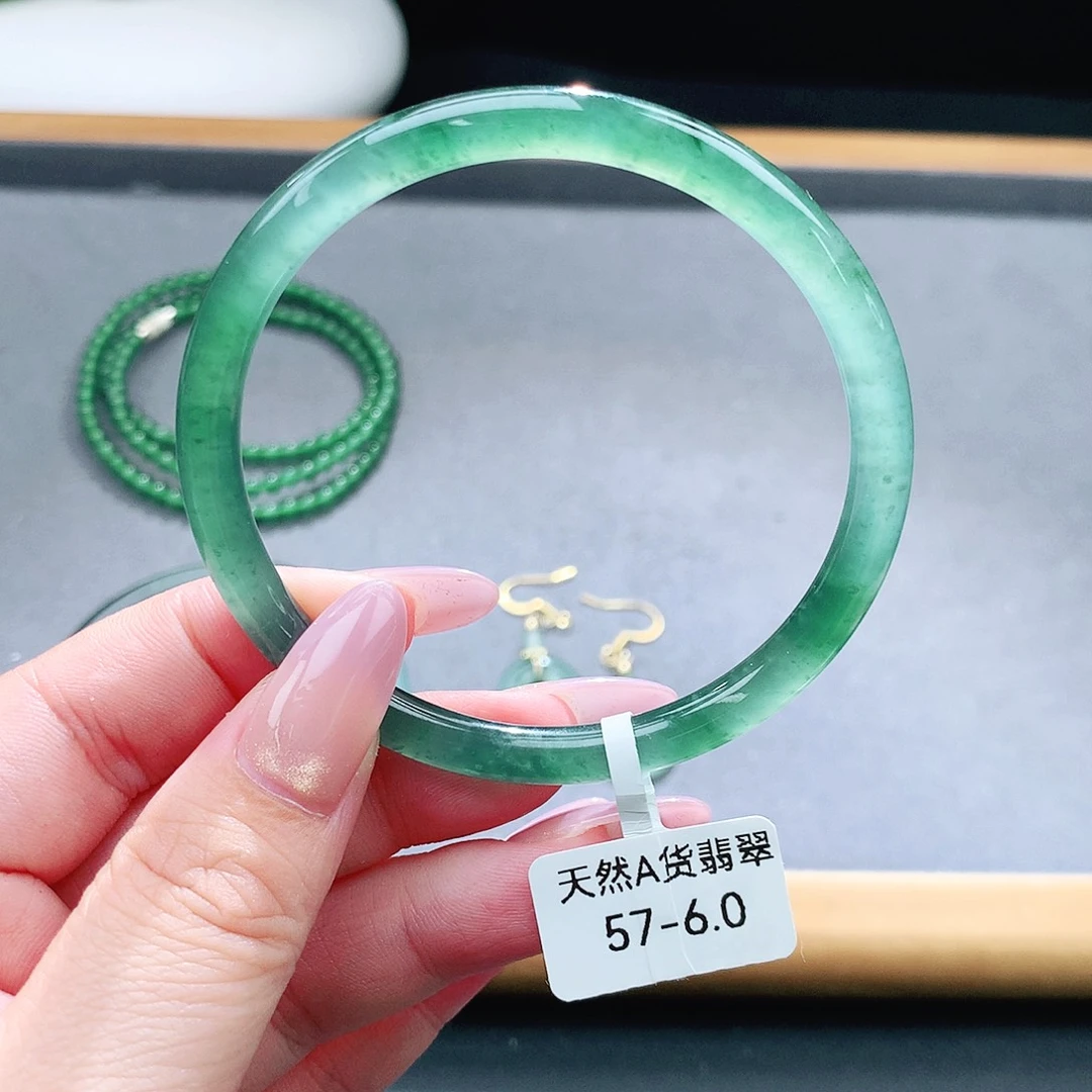 未镶嵌手镯（圆镯）翡翠