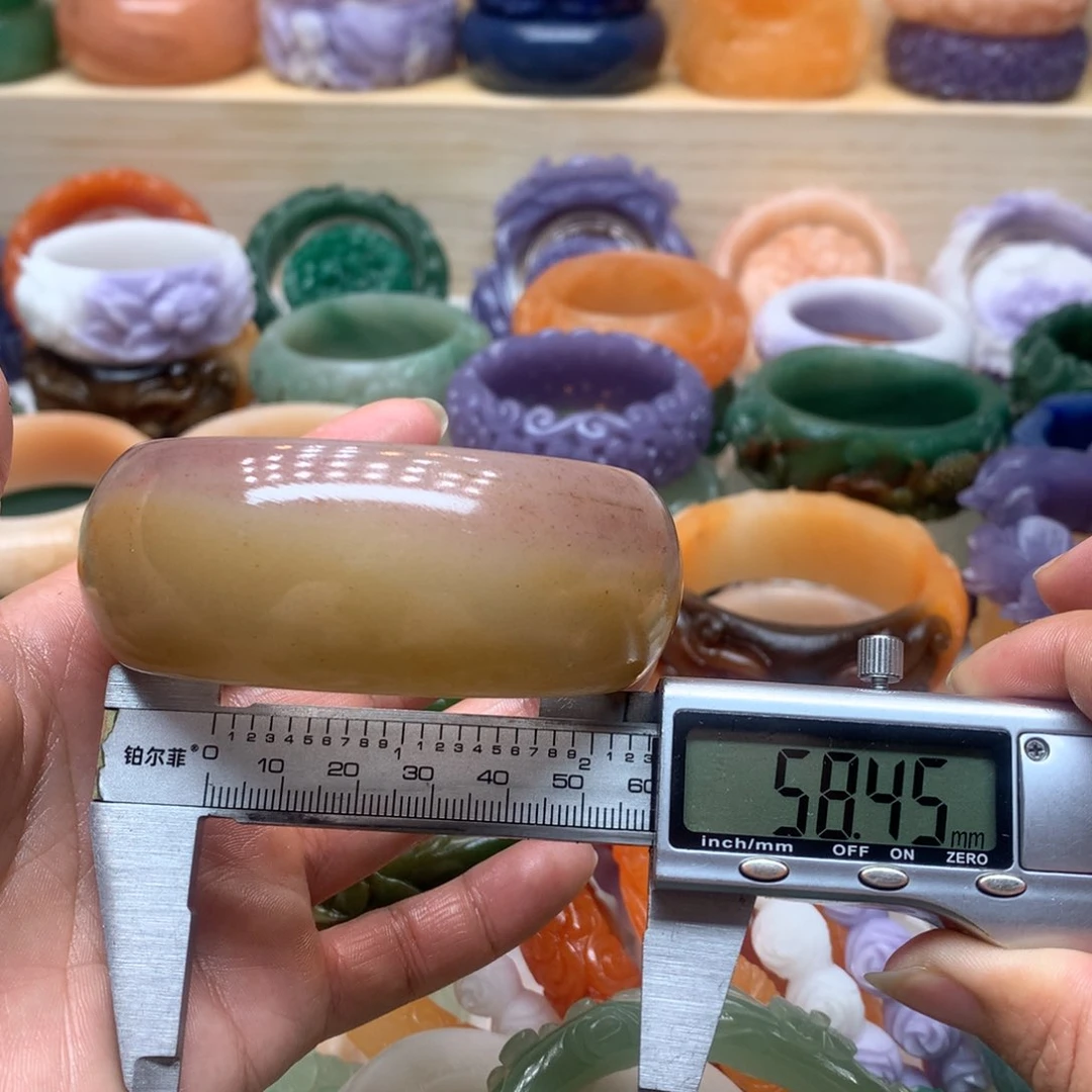 未镶嵌手镯石英质玉