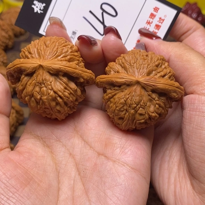 文玩核桃吊坠45白狮子40