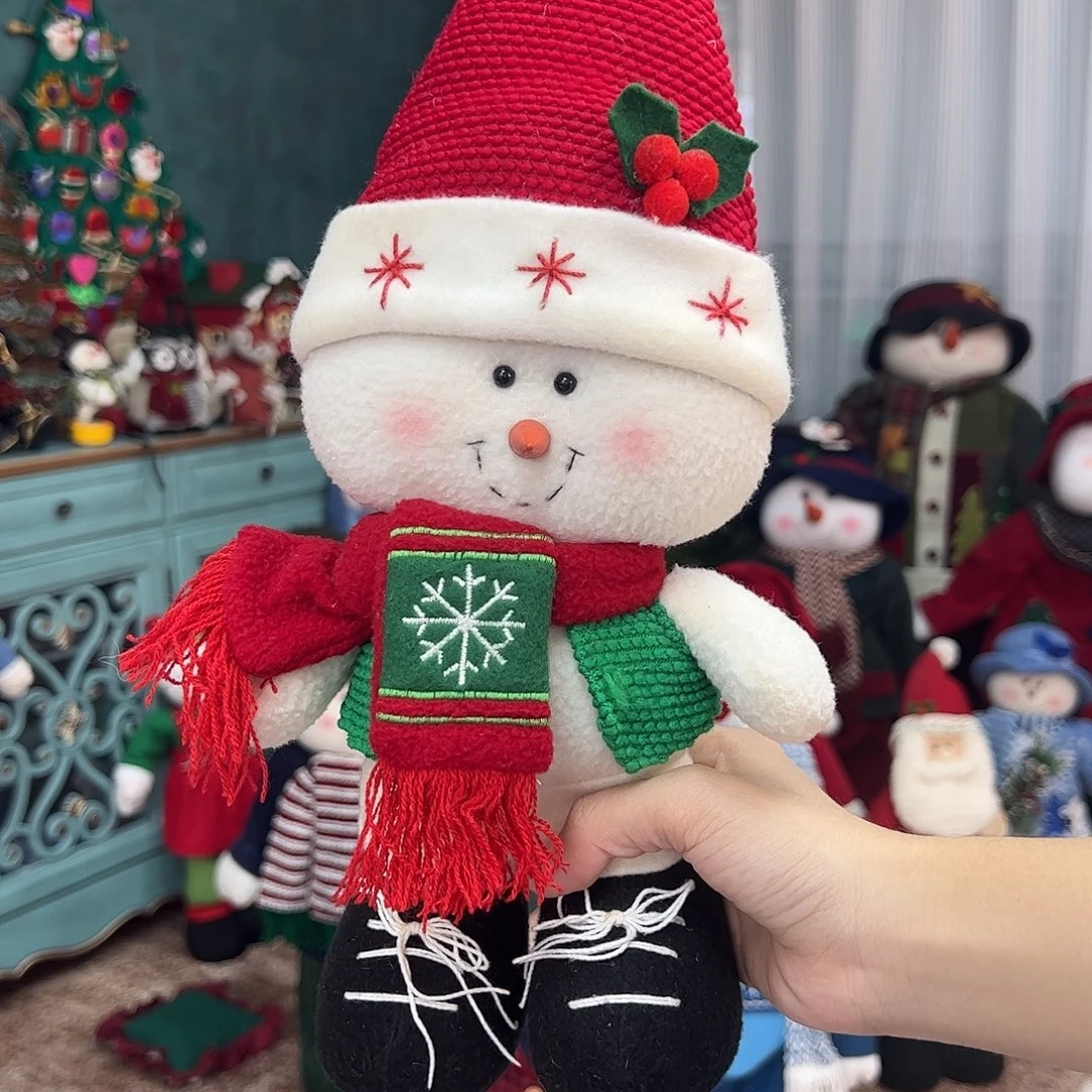 毛绒圣诞雪人红色