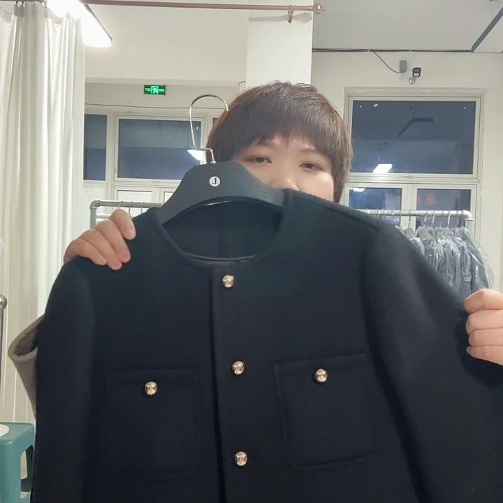 小香风黑色166.108斤。