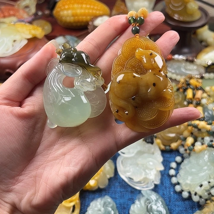 式***蛇纹石玉合金颈饰