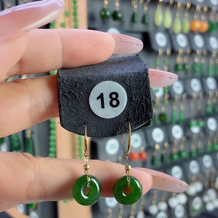 和田玉18K金镶嵌耳饰