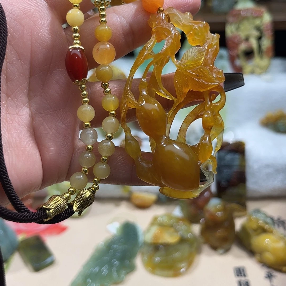 蛇纹石玉未镶嵌颈饰