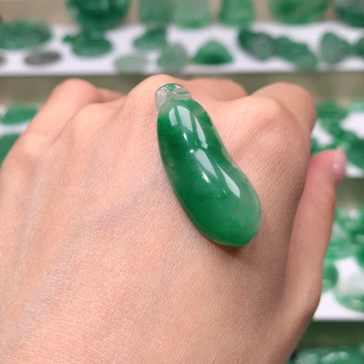 颈饰未镶嵌石英质玉