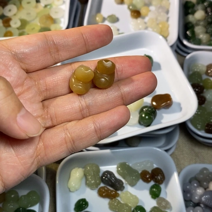 鼓***ᗢ和田玉未镶嵌手链