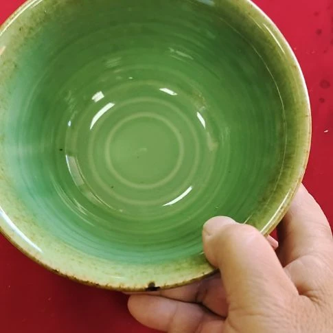 瓷片瓷片，各种摆件，均有瑕疵。沙锅！