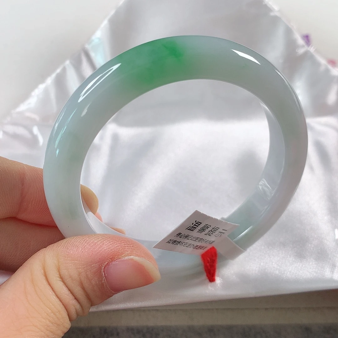 翡翠手镯未镶嵌①⑦⑧