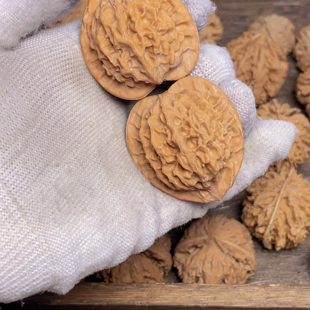 文玩核桃吊坠吴*凤32 秦岭灯笼野生小众