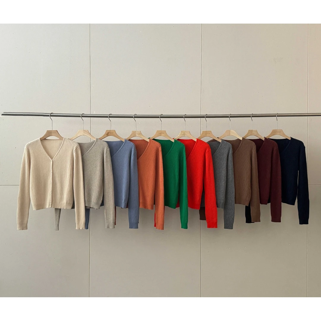 《2025秋冬新品》针织秋季修身型V领毛针织衫 02999