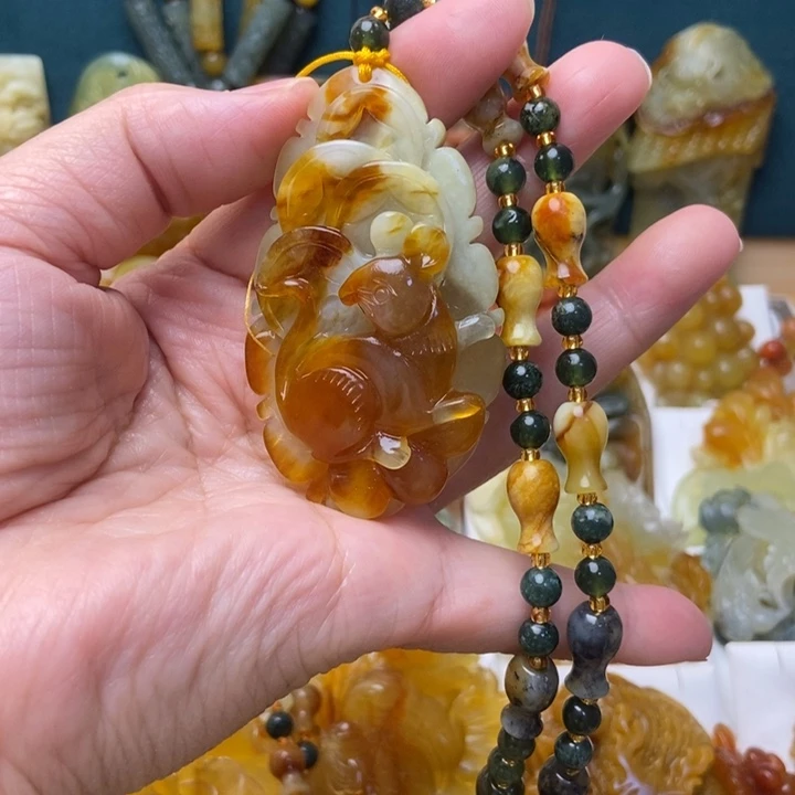 蛇纹石玉未镶嵌颈饰