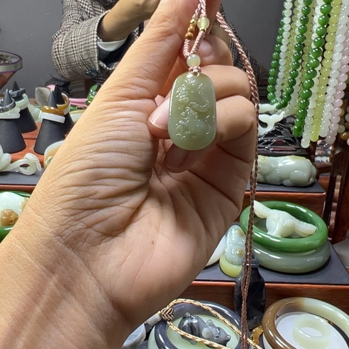 颈饰未镶嵌和田玉