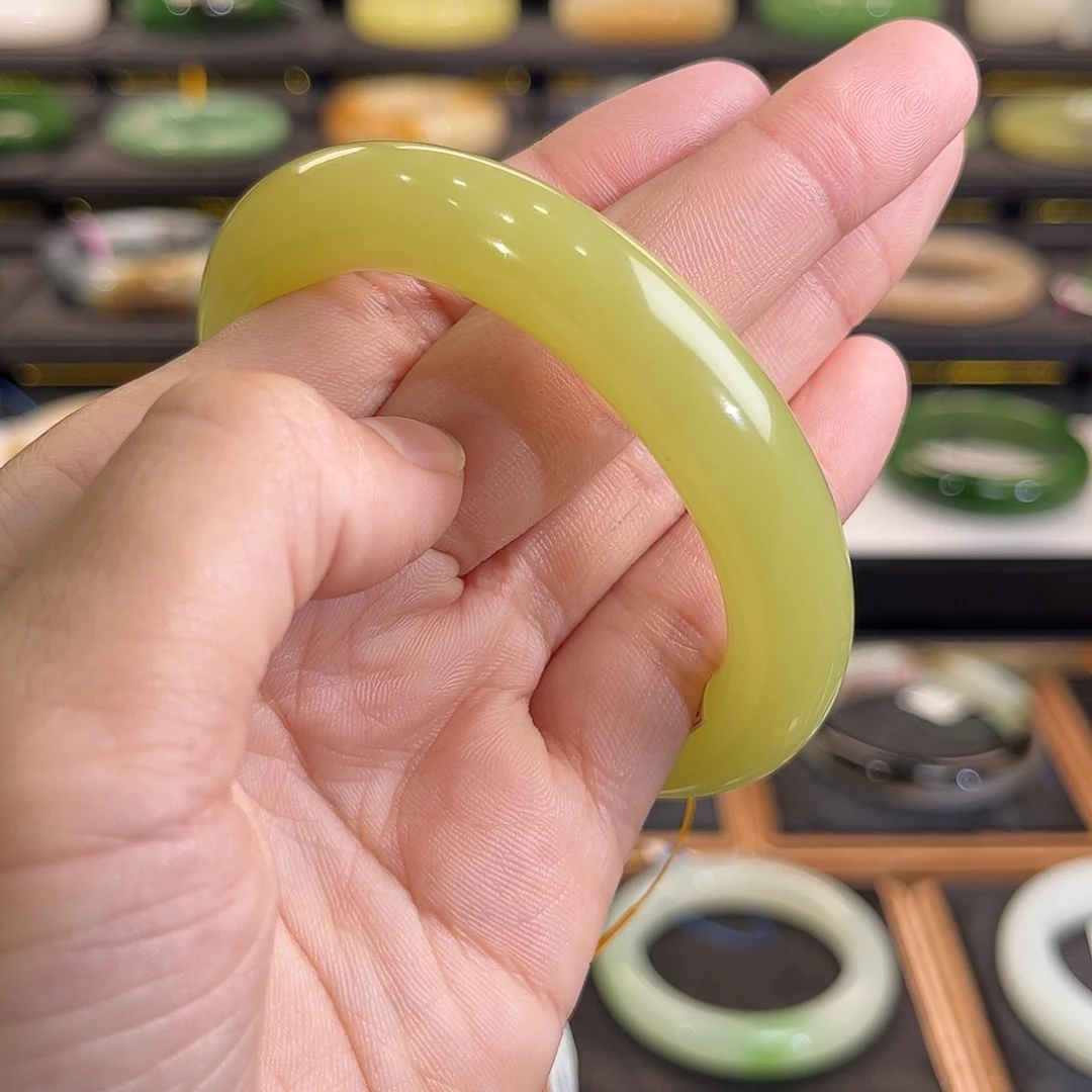 和田玉未镶嵌手镯满黄圆条