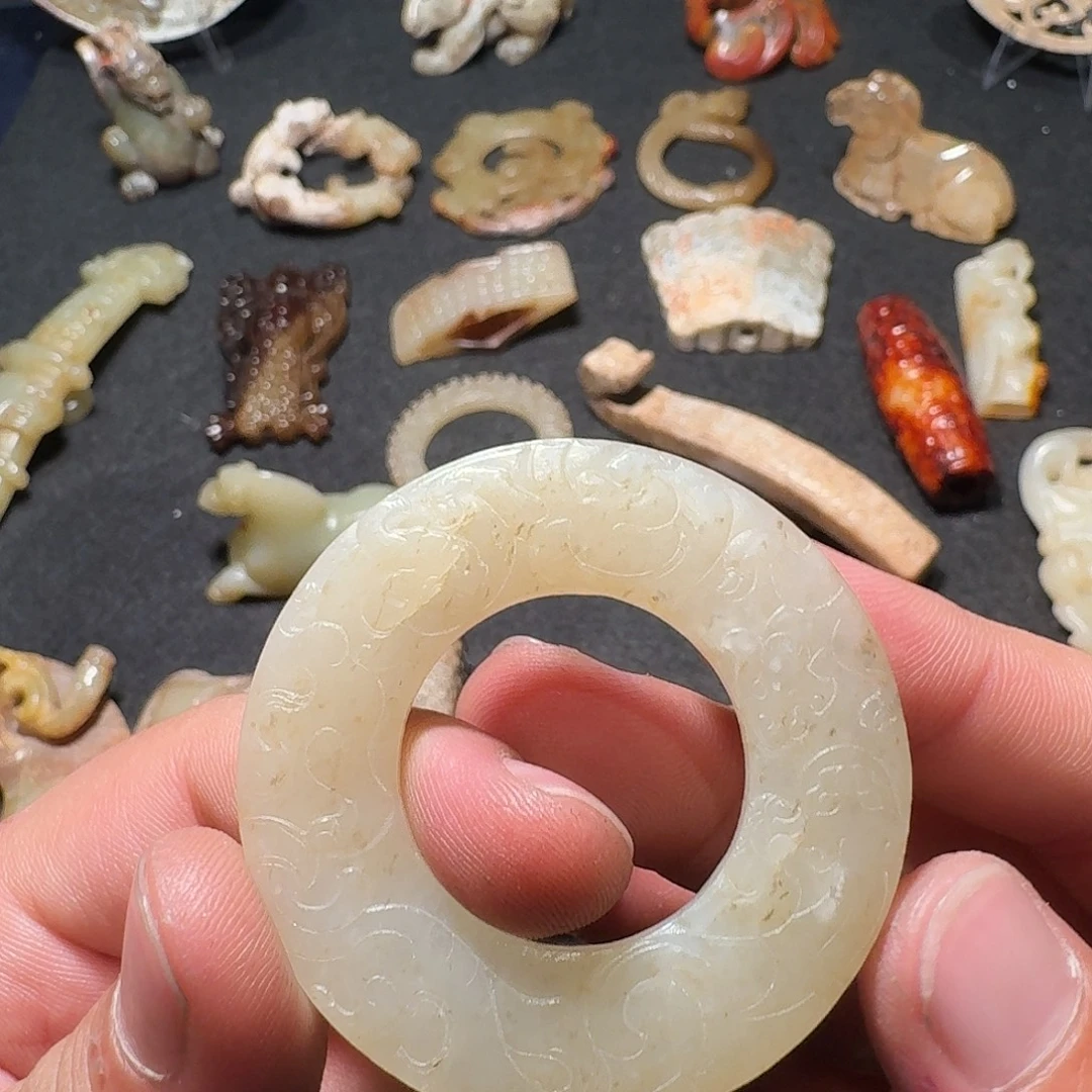 挖***机奎星村的村民们在这