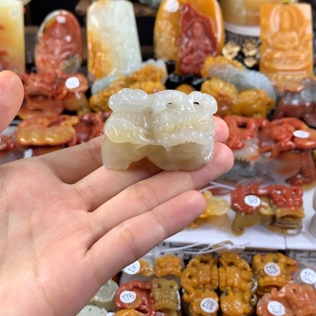 石英质玉（黄龙玉）未镶嵌挂件