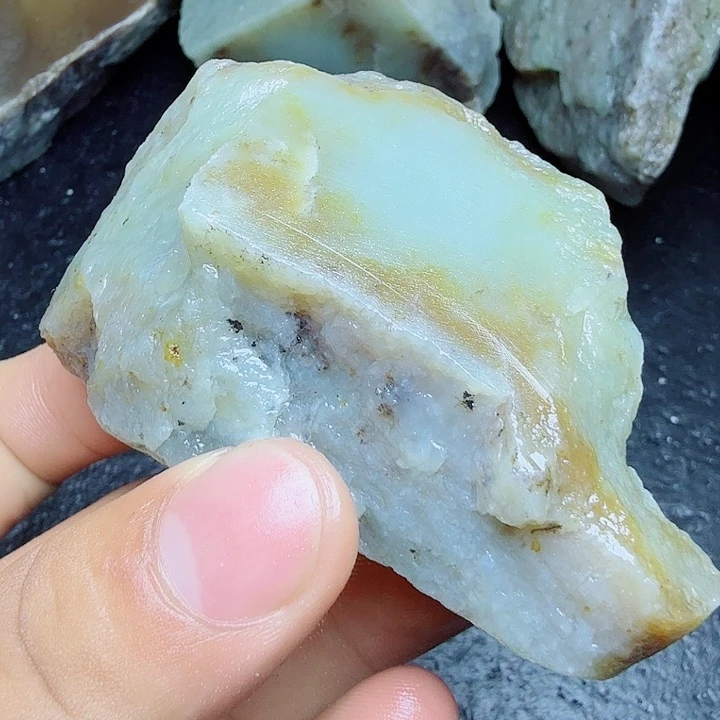 和田玉（糖玉）未镶嵌珠宝奇石