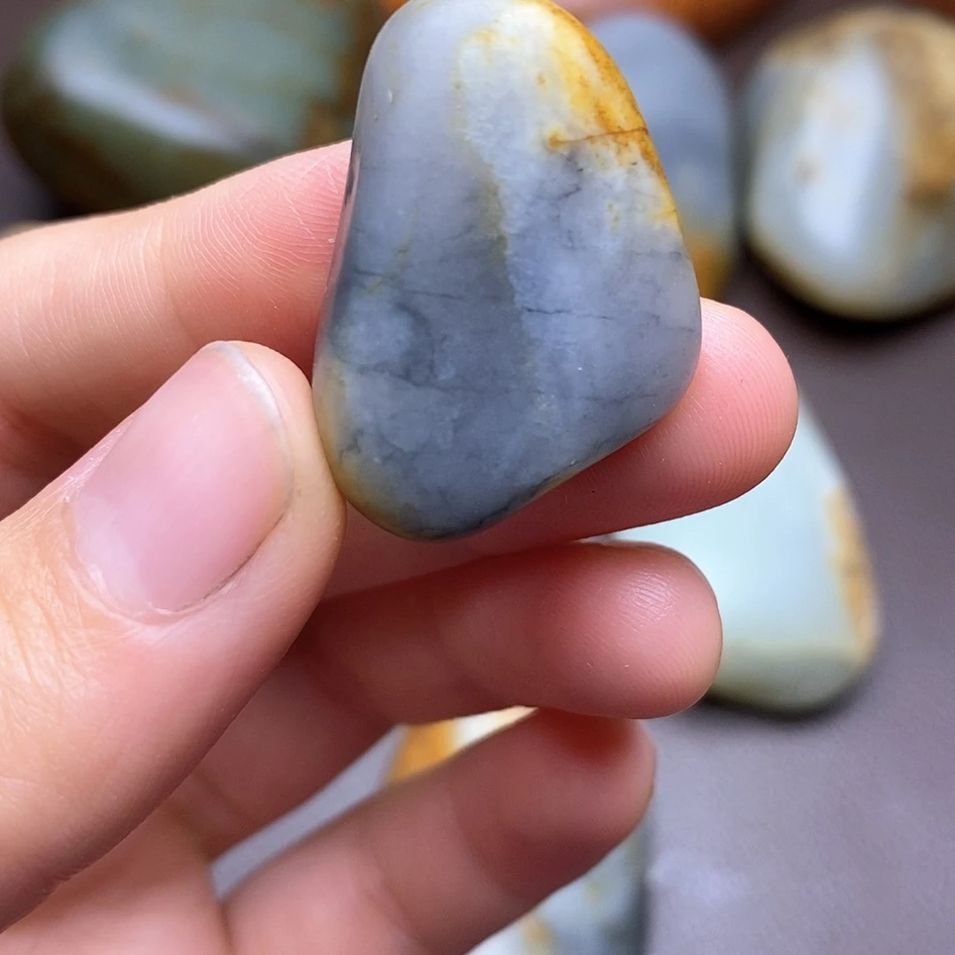 和田玉未镶嵌颈饰1