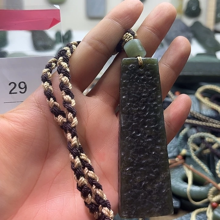 颈饰未镶嵌和田玉（糖玉）