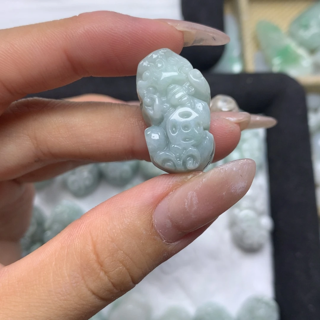 翡翠未镶嵌颈饰缅甸A货翡翠