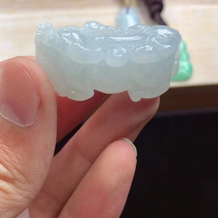 翡翠未镶嵌颈饰吊坠