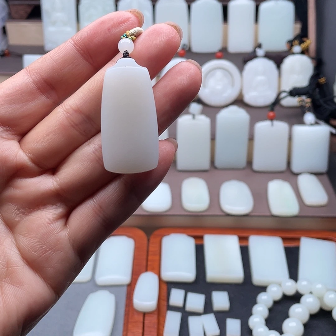 和田玉未镶嵌颈饰