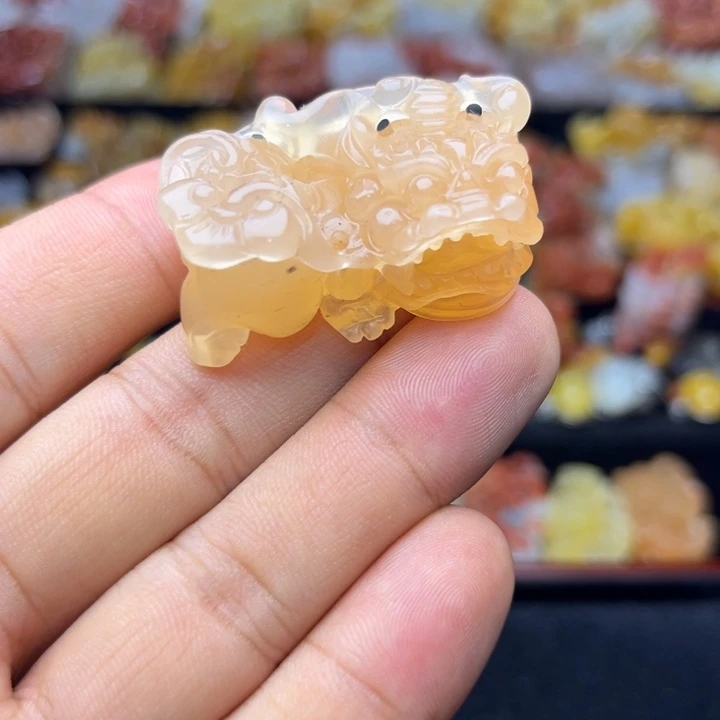 未镶嵌石英质玉（黄龙玉）颈饰