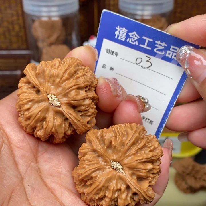 文玩核桃吊坠42粗筋