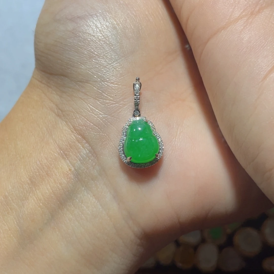 【闪购商品】颈饰18K金镶嵌翡翠恰***识