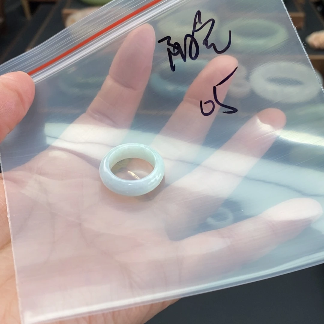 翡翠戒指未镶嵌阳**使