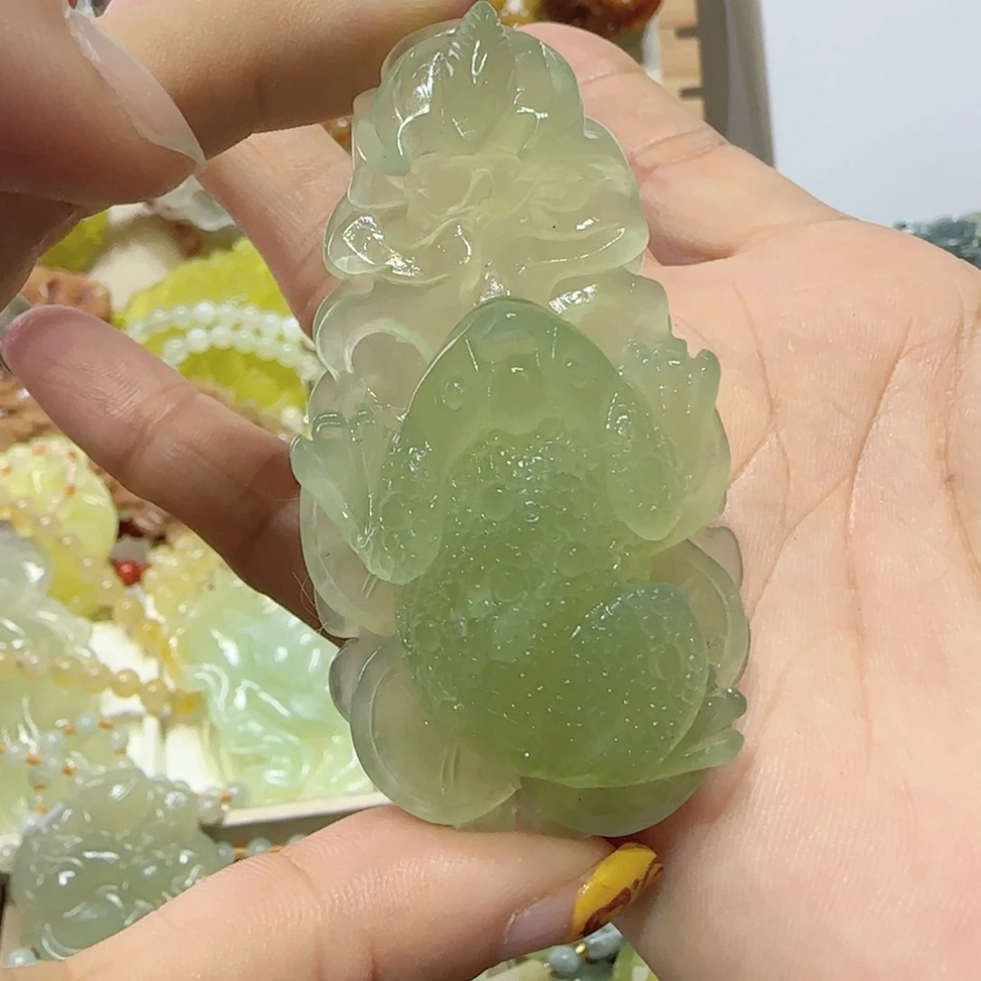 未镶嵌蛇纹石玉吊坠