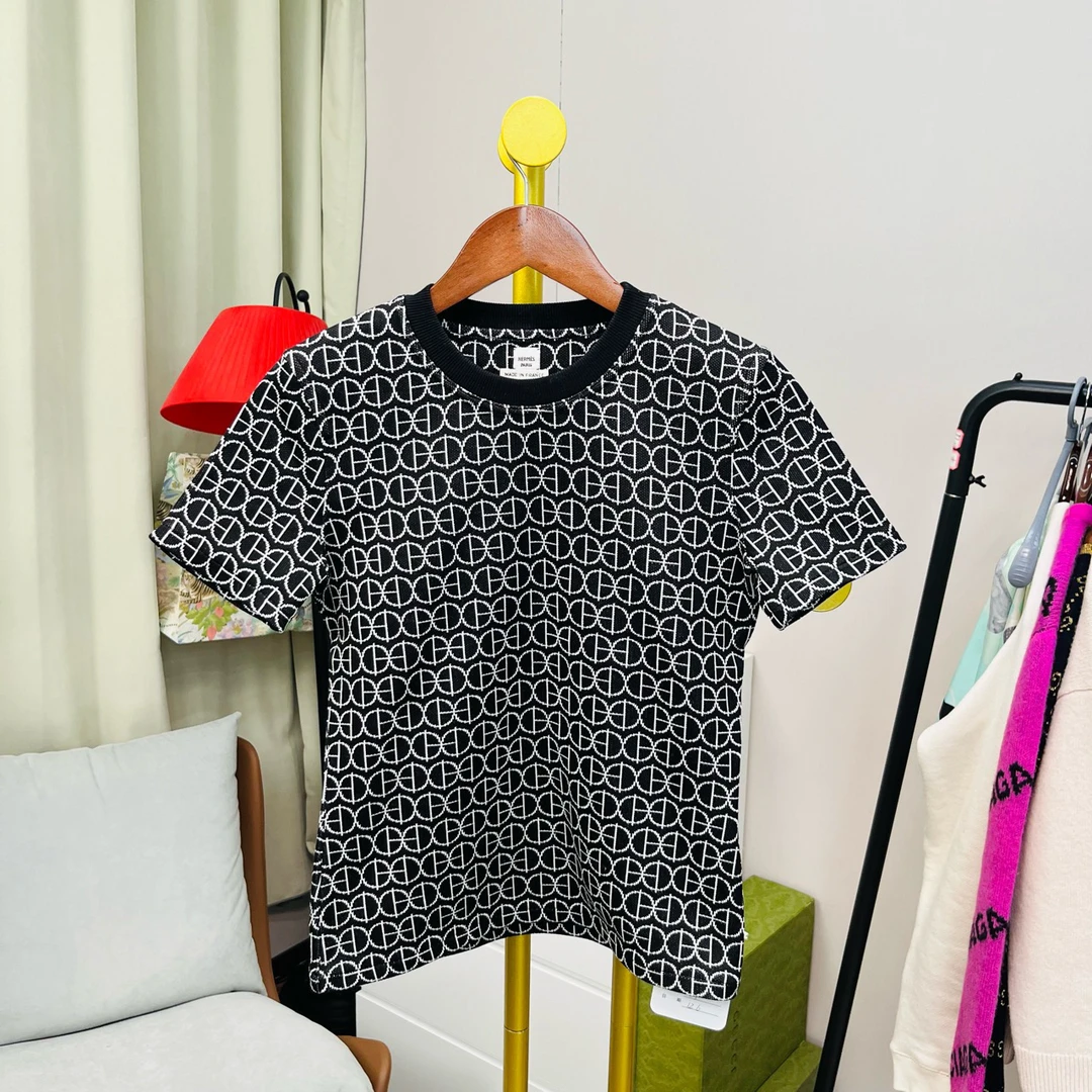 99新 Hermes/爱马仕 黑色满印提花短袖 36码 99新