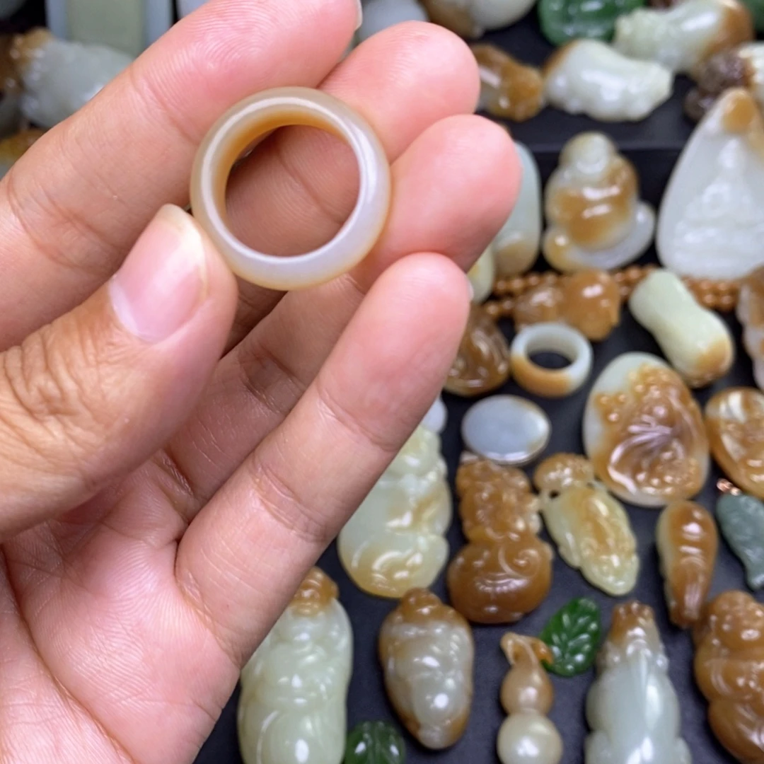 梦***醒和田玉未镶嵌颈饰