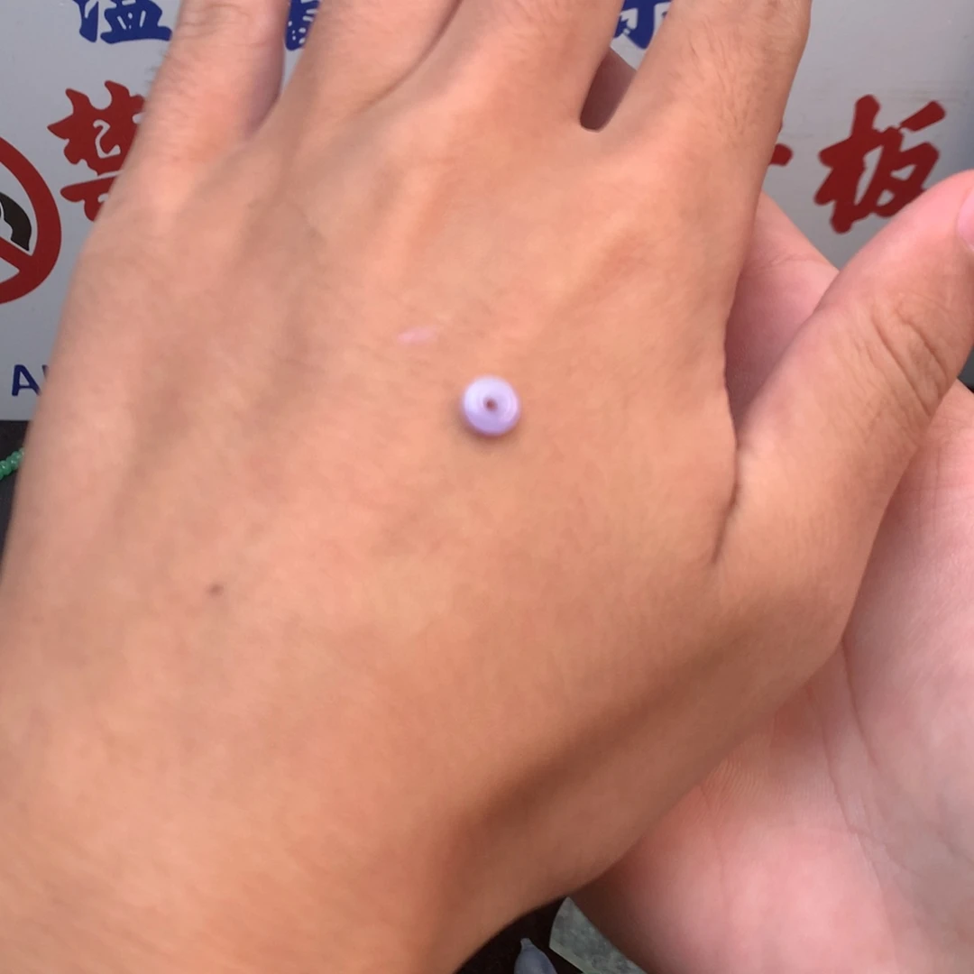 翡翠未镶嵌颈饰你是