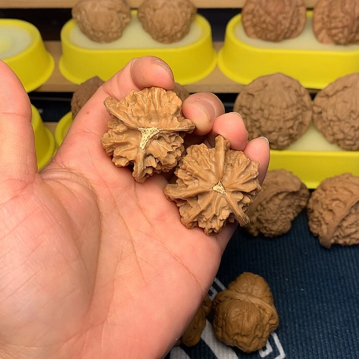 把件文玩核桃三棱