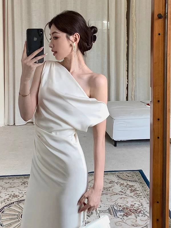 礼服高端轻奢小众宴会气质年会晚礼服女高级感性感斜肩长款连衣裙