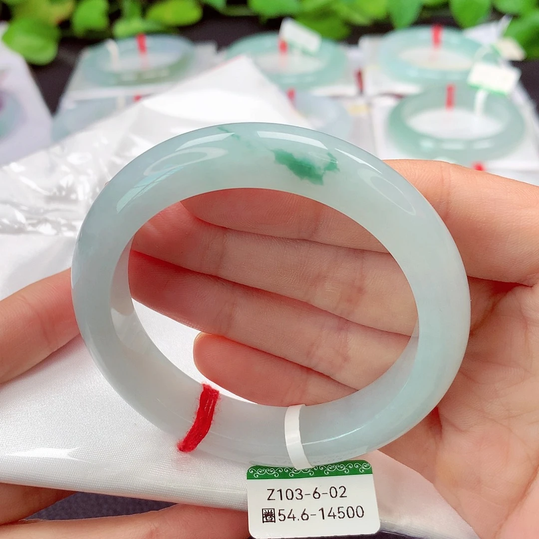 未镶嵌手镯翡翠天然翡翠手镯