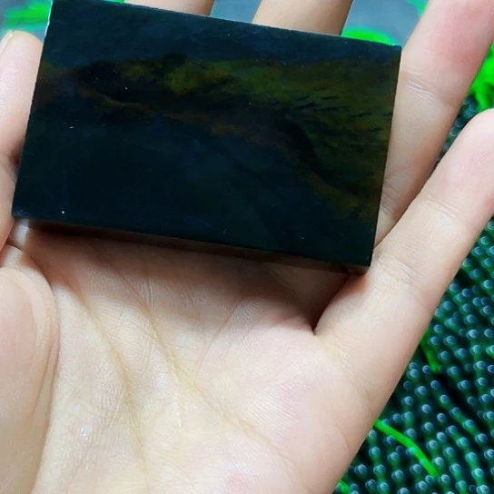 籽***芽蛇纹石玉未镶嵌颈饰