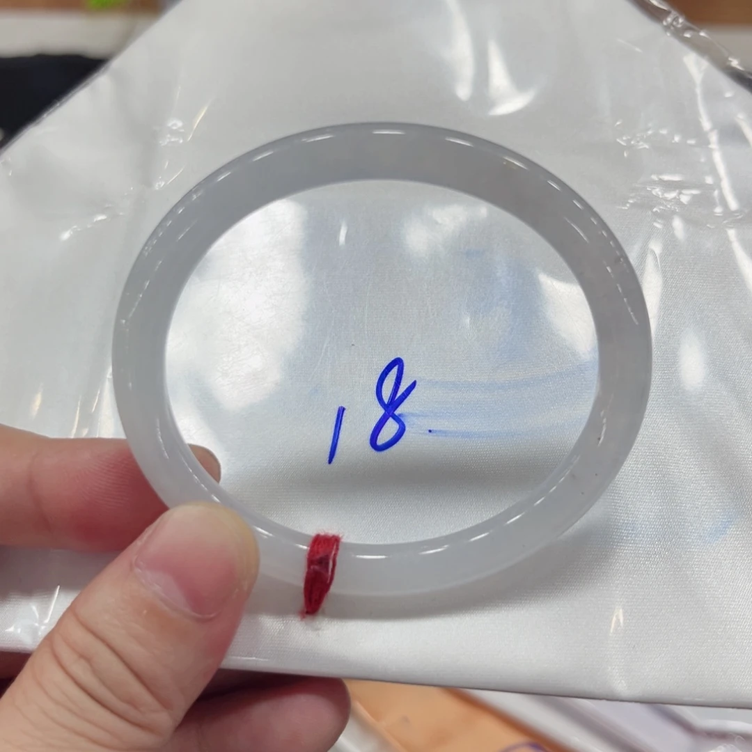 翡翠手镯未镶嵌54.5贵